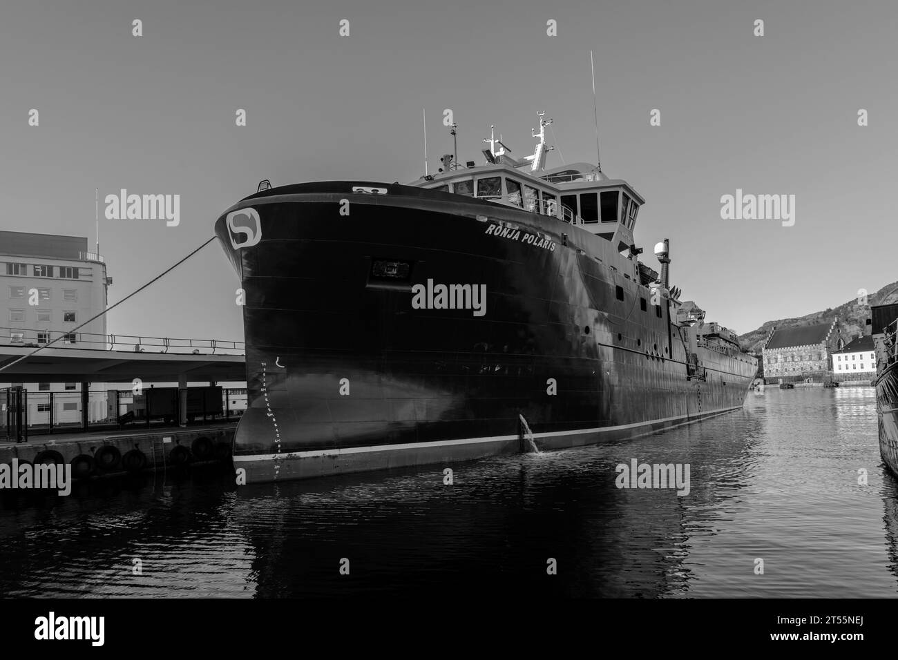 Le porte-poissons Ronja Polaris à quai dans le port de Bergen, Norvège. Banque D'Images