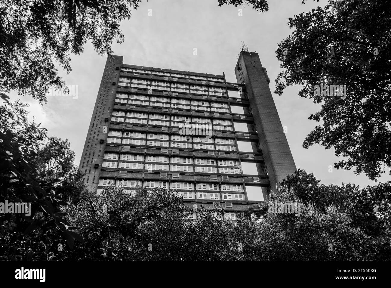 Trellick Tower, une tour classée Grade II* à North Kensington. Ouvert en 1972 et conçu dans le style brutaliste par l'architecte Ernő Goldfinger, L. Banque D'Images
