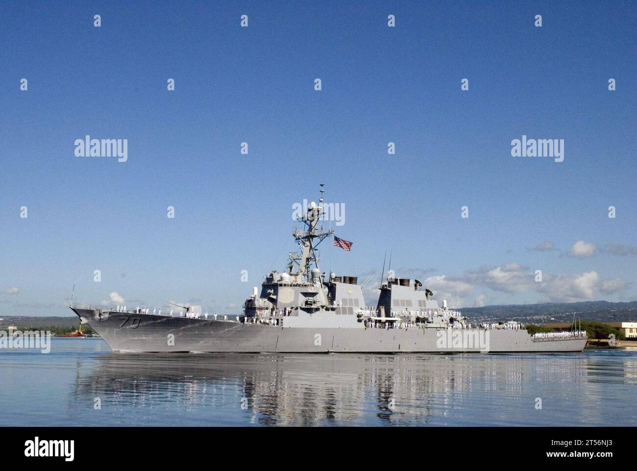 Déploiement, croiseur de missiles guidés USS Port Royal (CG 73), destroyer de missiles guidés USS Hopper (DDG 70), HAWAÏ, MAN the rails, Naval Station Pearl Harbor, Pearl Harbor, marins, élément San Diego, déploiement de six mois, Tarawa Expeditionary Strike Group Banque D'Images