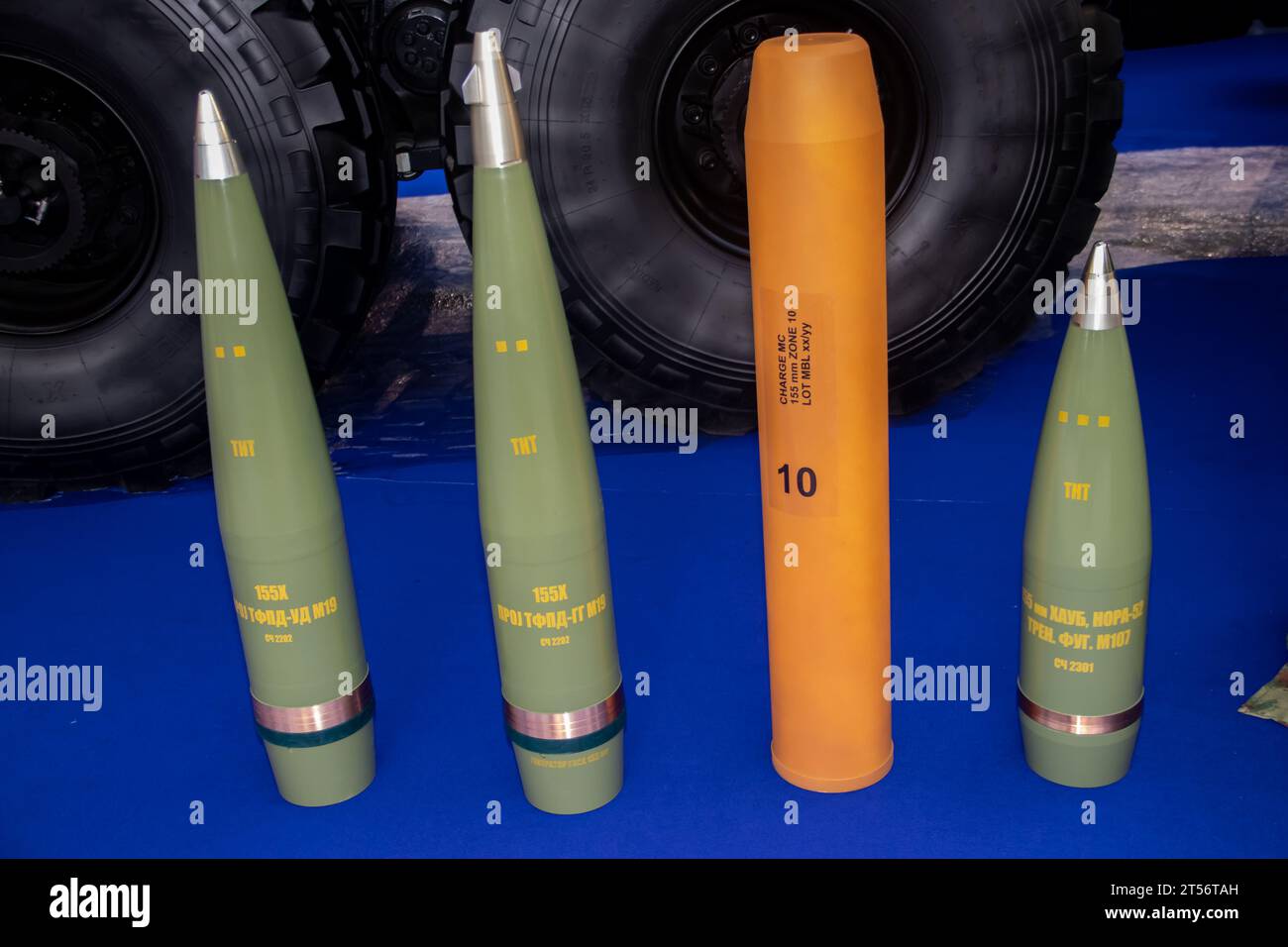 Obus de mortier antichar de missile guidé par satellite GPS, exposé à une foire militaire à Belgrade, Serbie Banque D'Images