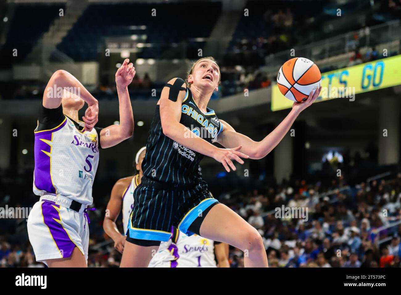 Alanna Smith va pour un layup à Chicago, il à Wintrust Arena. Banque D'Images