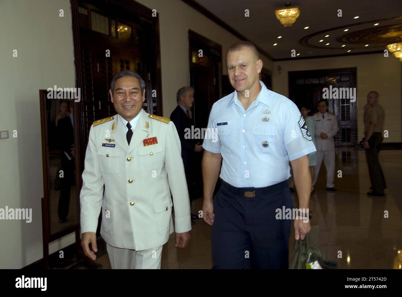 Le général Nguyen Duc Soat, chef adjoint de l'état-major de l'armée populaire du Vietnam, et chef Banque D'Images