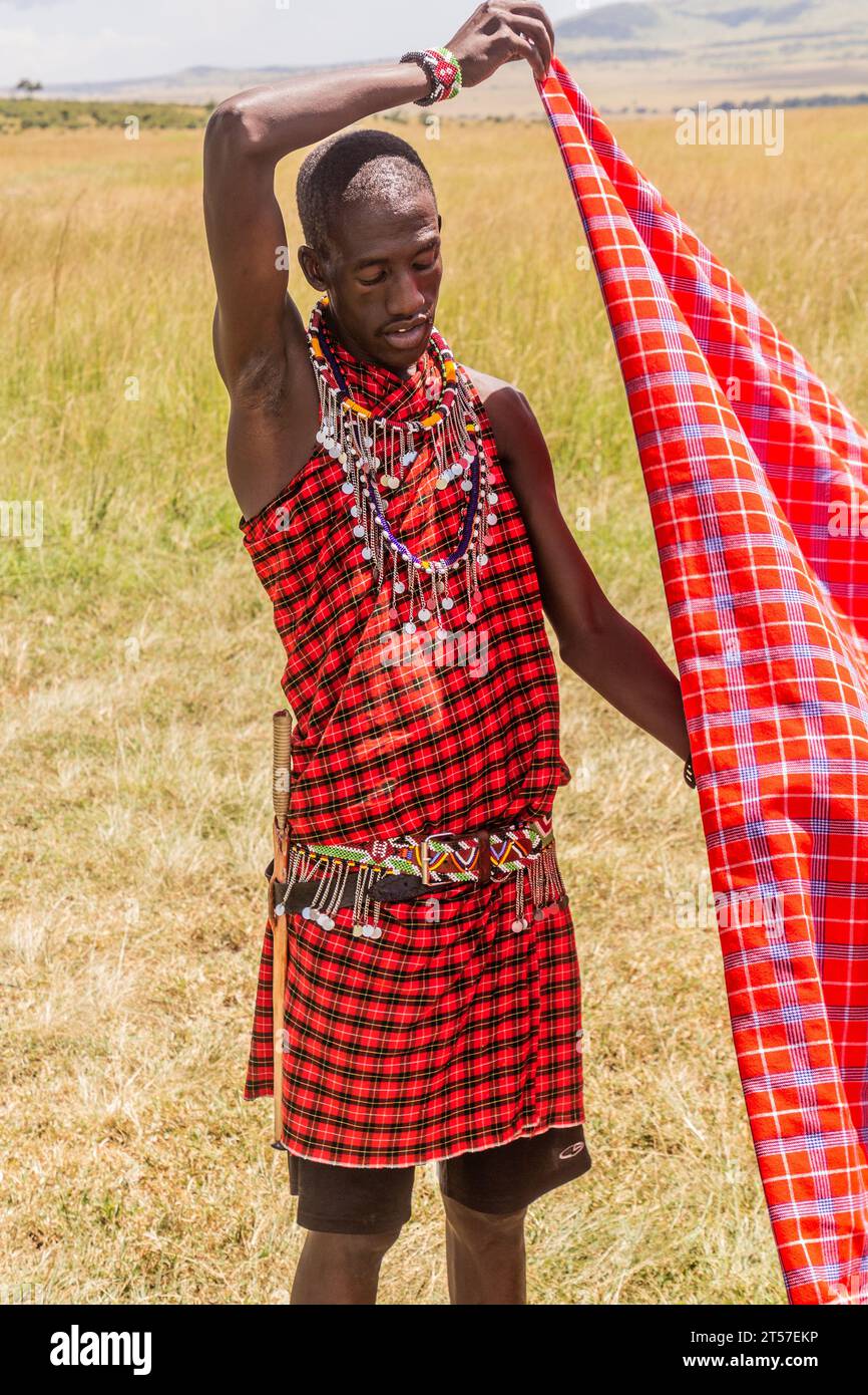 MASAI MARA, KENYA - 19 FÉVRIER 2020 : membre de la tribu Masai dans la réserve nationale Masai Mara, Kenya Banque D'Images