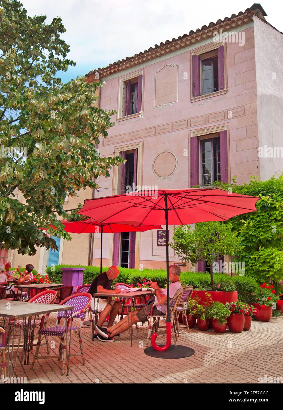 Le joli petit village d'Assignan dans le Languedoc, France Banque D'Images