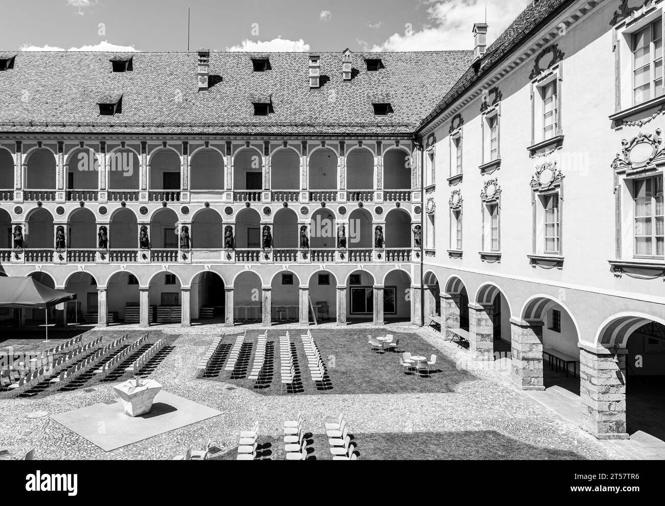 Le château de Hofburg (13e siècle), ancienne résidence des évêques de Brixen (Bressanone), province de Bolzano, Tyrol du Sud, Italie du Nord, Europe Banque D'Images