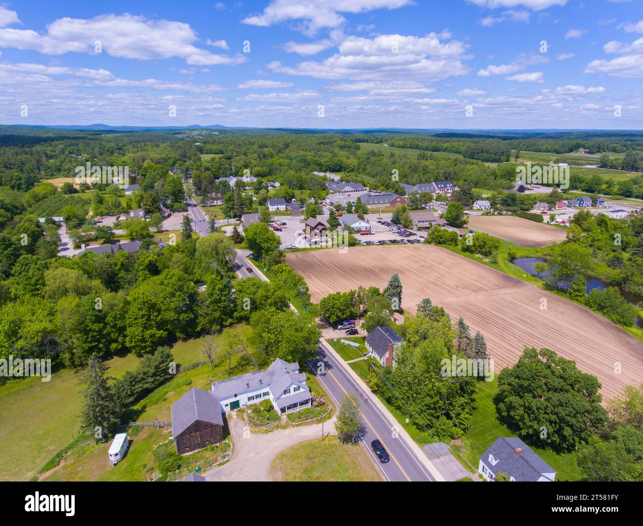 Bâtiments commerciaux du centre-ville de Hollis sur main Street à Ash Street dans le centre-ville historique de Hollis, New Hamshire NH, États-Unis. Banque D'Images
