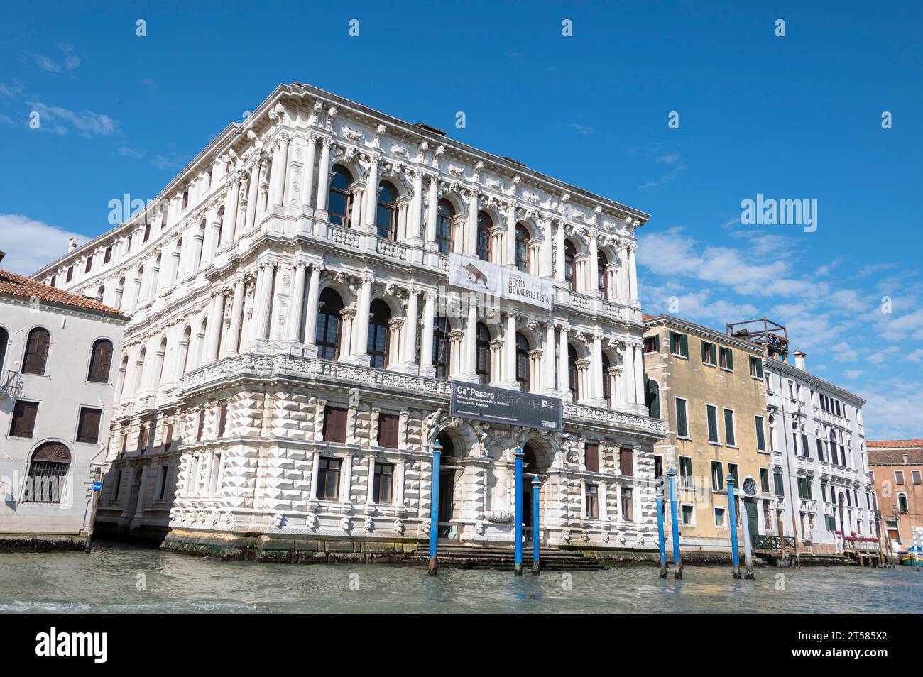 Galleria Internazionale d'Arte Moderna Cà Pesaro, (CA' Pesaro Galerie internationale d'Art moderne) sur le Grand Canal de Venise dans la région de la Vénétie Banque D'Images