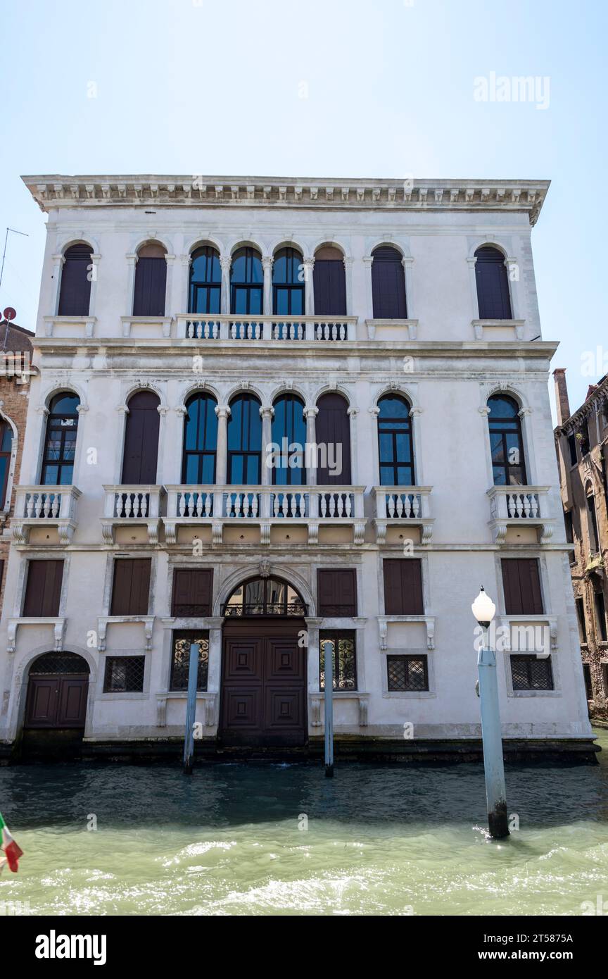 Palazzo Foscarini Giovanelli sur les rives du Grand Canal à Venise dans la région de la Vénétie au nord de l'Italie. Le palais a été construit au milieu des années 1500 Banque D'Images