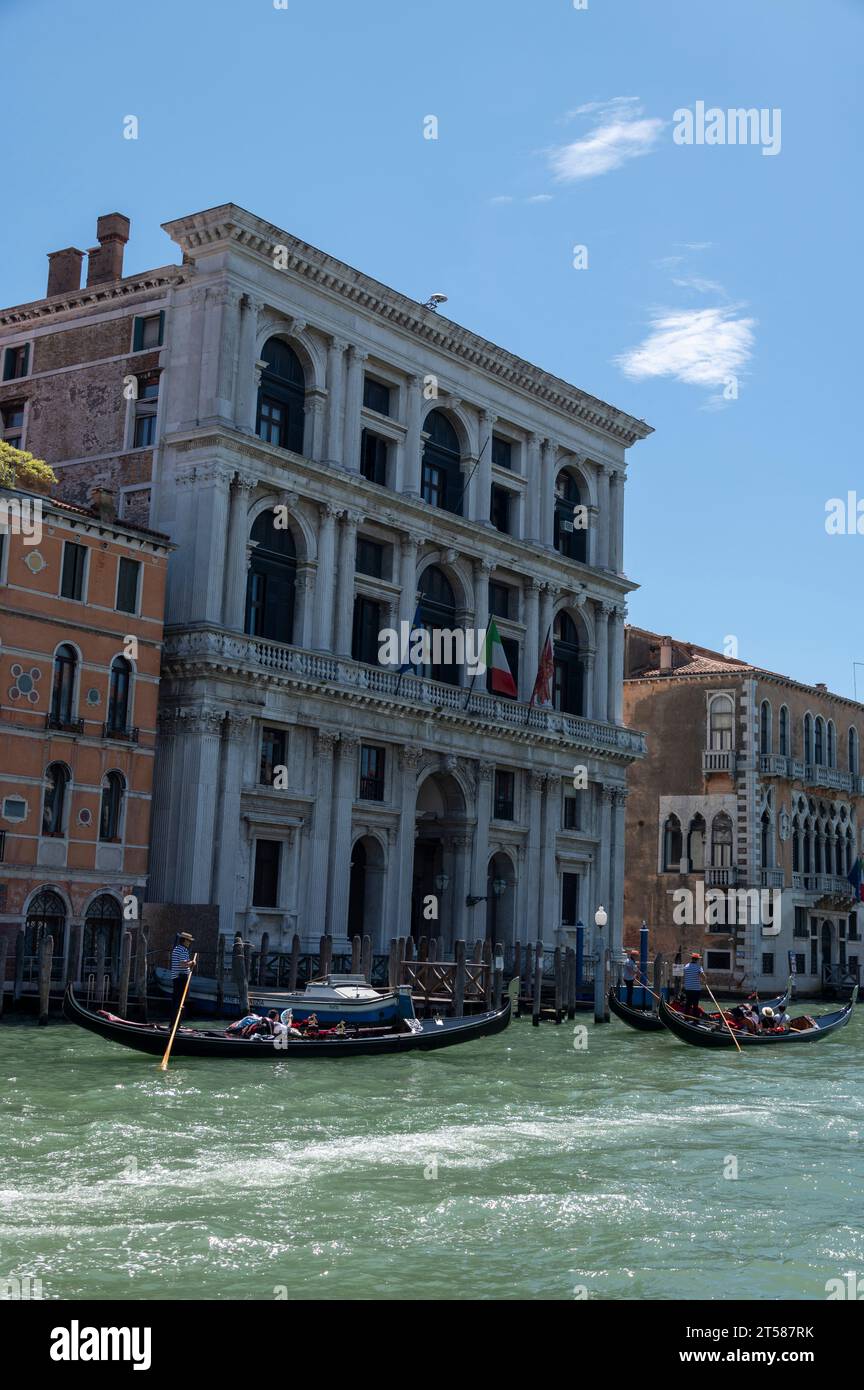 Palazzo Grimani di San Luca (Palais Grimani à San Luca) sur les rives du Grand Canal, à une courte distance du Pont du Rialto à Venise dans le Ve Banque D'Images