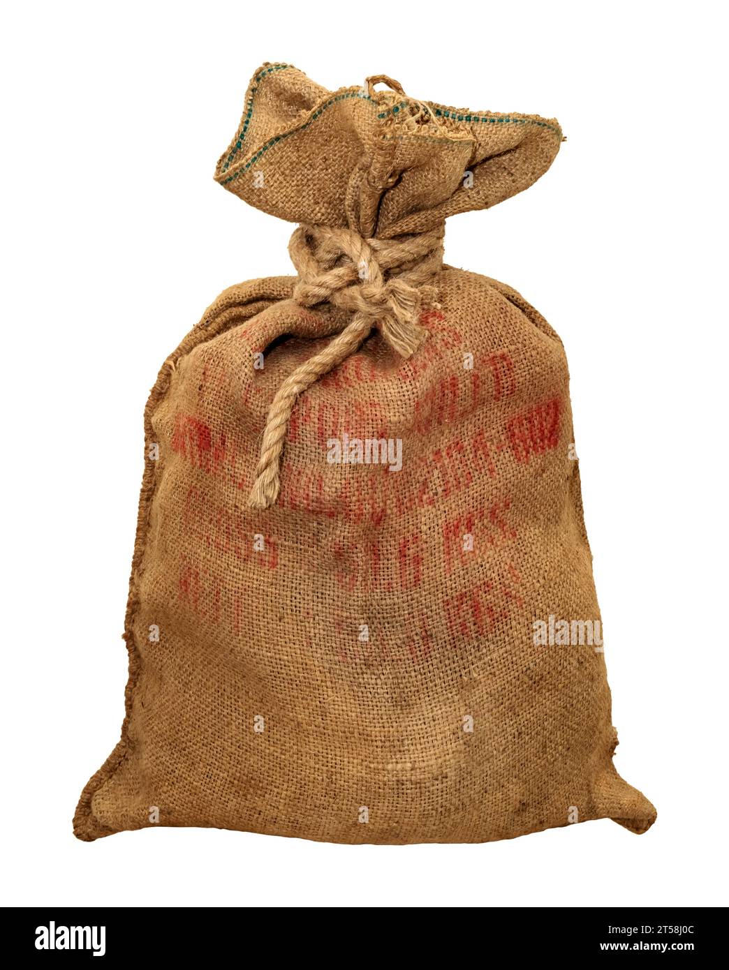 Sac en toile de jute sur fond blanc. Le sac est attaché avec une corde de jute en un nœud Banque D'Images Sac en toile de jute sur fond blanc. Le sac est attaché avec une corde de jute en un nœud Banque D'Images