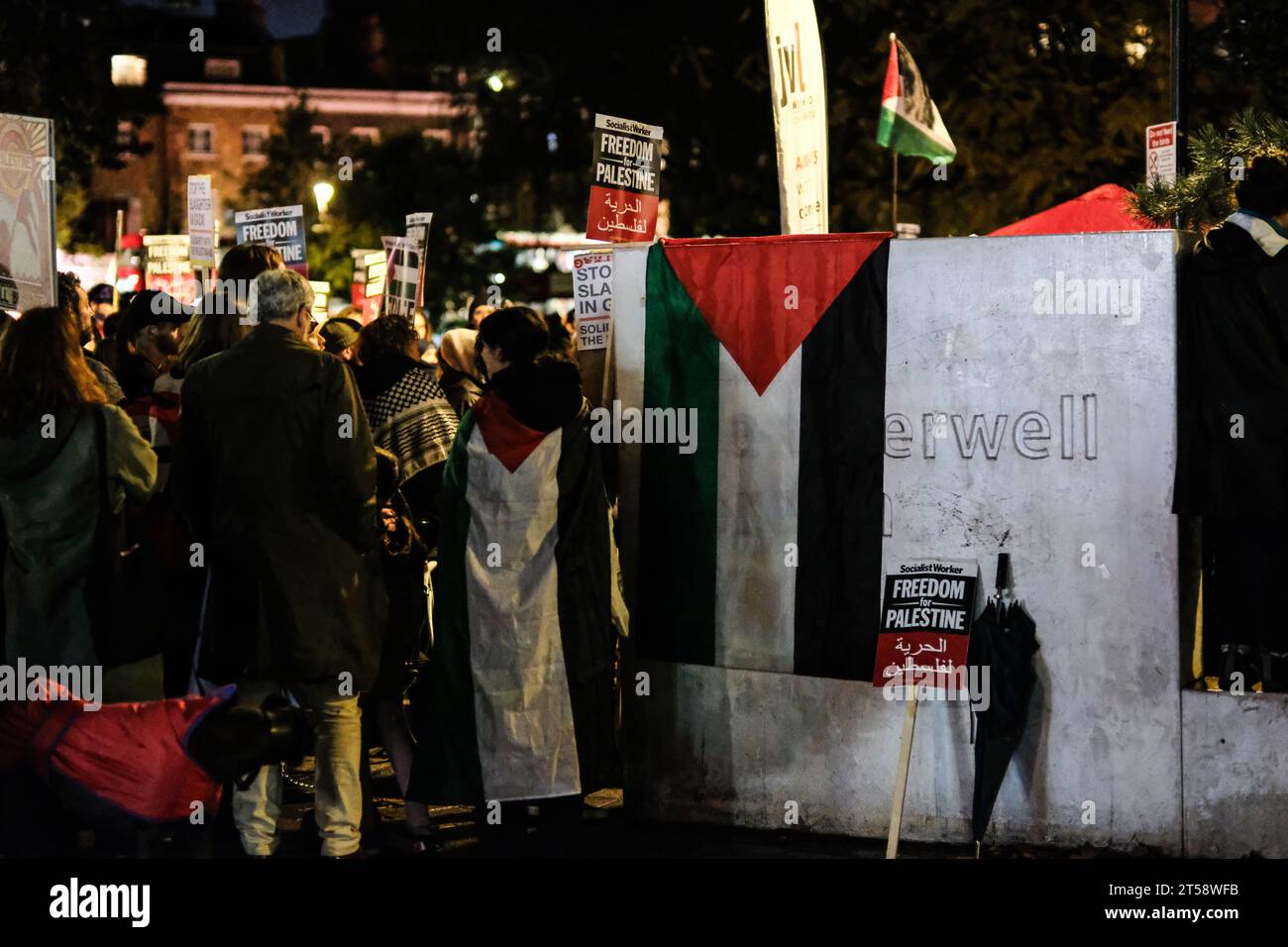 Londres, Royaume-Uni. 3 novembre 2023. Manifestation locale pour exiger la fin du massacre à Gaza et en solidarité avec les Palestiniens de Camberwell, au sud de Londres. Laura Gaggero/Alamy Live News. Banque D'Images