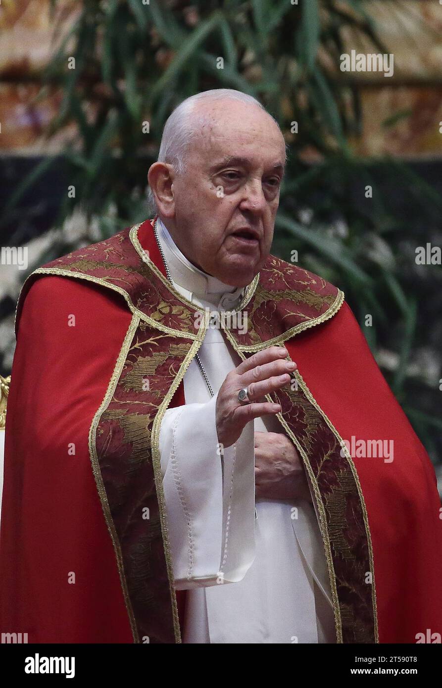 3 novembre 2023 - LE PAPE FRANÇOIS préside la Sainte Messe en souvenir du défunt souverain Pontife Benoît XVI et des cardinaux et évêques décédés au cours de l'année à Saint Basilique Pierre au Vatican © EvandroInetti via ZUMA Wire (image de crédit : © Evandro Inetti/ZUMA Press Wire) USAGE ÉDITORIAL SEULEMENT! Non destiné à UN USAGE commercial ! Crédit : ZUMA Press, Inc./Alamy Live News Banque D'Images