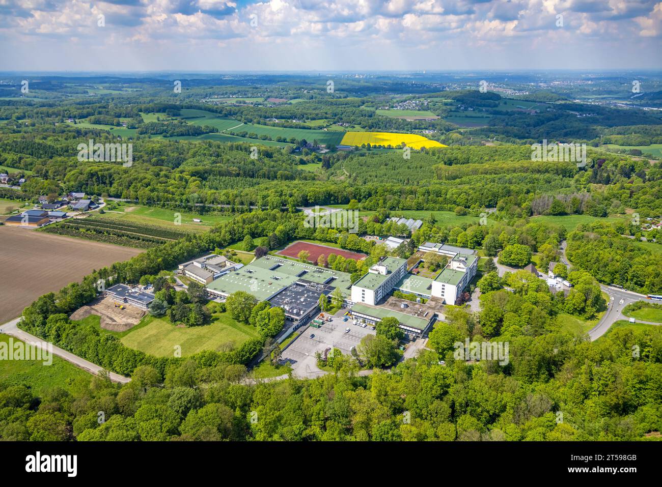 Vue aérienne, Centre de formation professionnelle Volmarstein, Werner-Richard-Berufskolleg, chantier et nouveau jardin d'enfants Am Grünewald, Grundschöttel, Banque D'Images