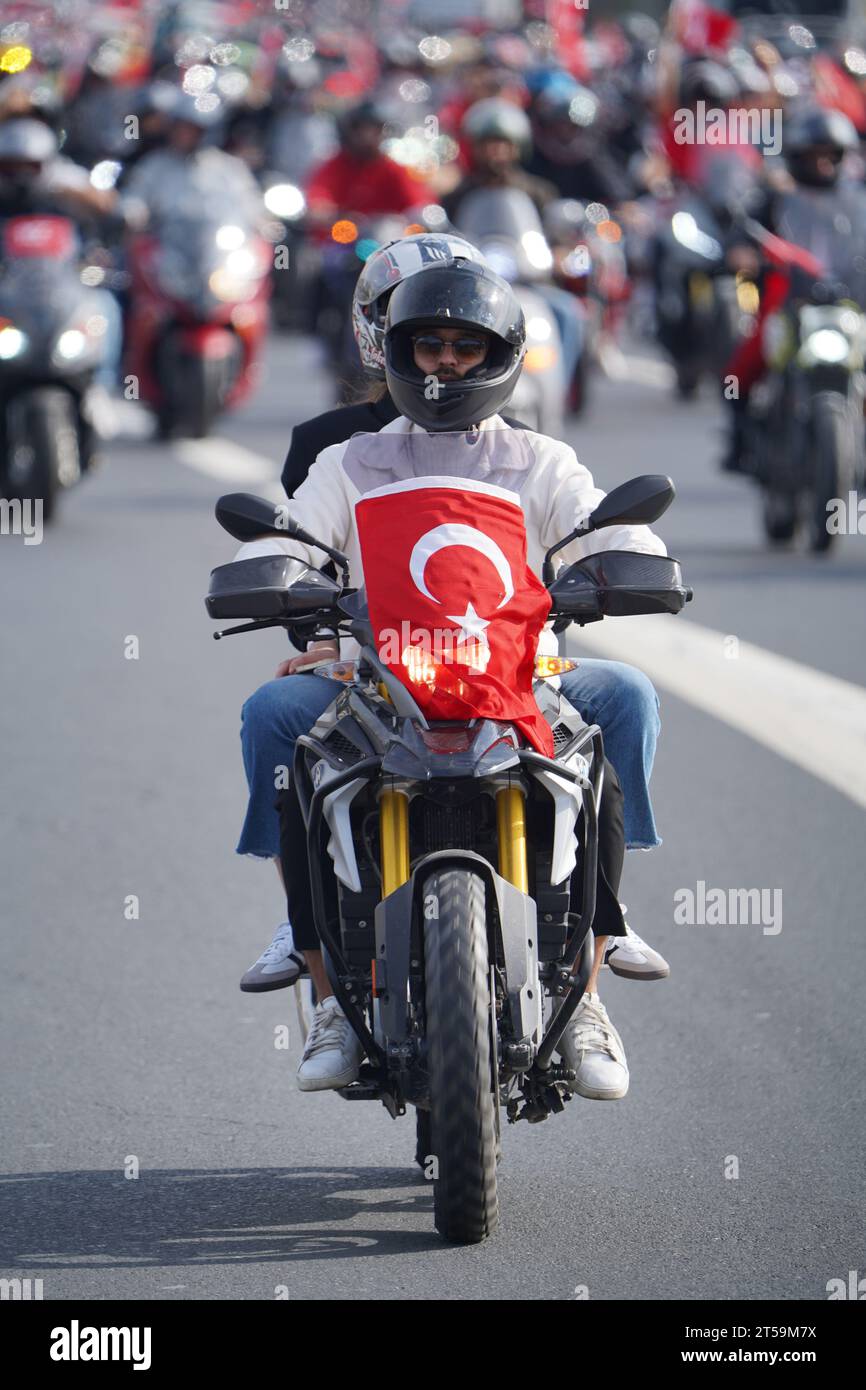 Célébrations du 100e anniversaire de la République de Türkiye, cortège moto du pont du Bosphore Banque D'Images