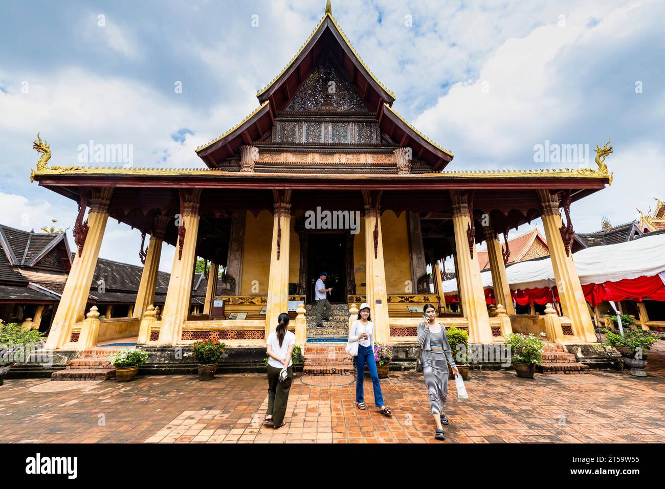Wat si Saket (Wat Sisaket), extérieur du sanctuaire principal (hall principal), et cour, Vientiane, Laos, Asie du Sud-est, Asie Banque D'Images