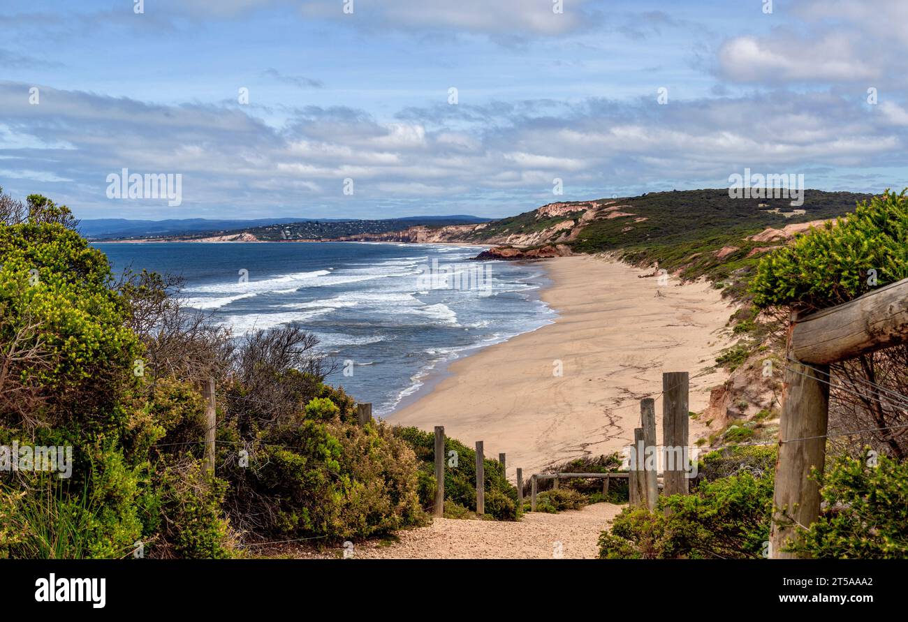 Descendez à la plage avec Torque en arrière-plan. Banque D'Images