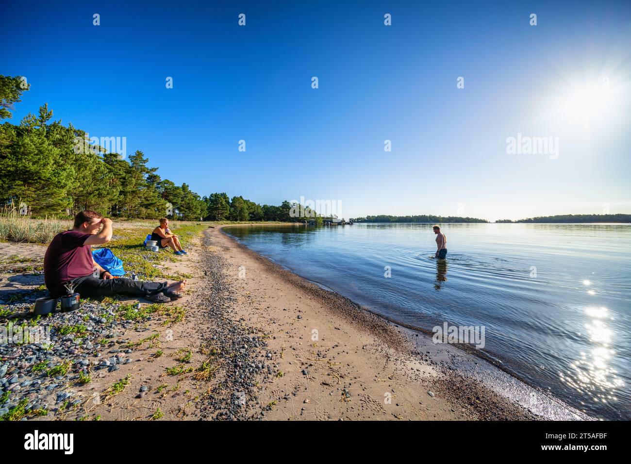 Une matinée ensoleillée sur l'île de Norra Sandö, Porvoo, Finlande Banque D'Images
