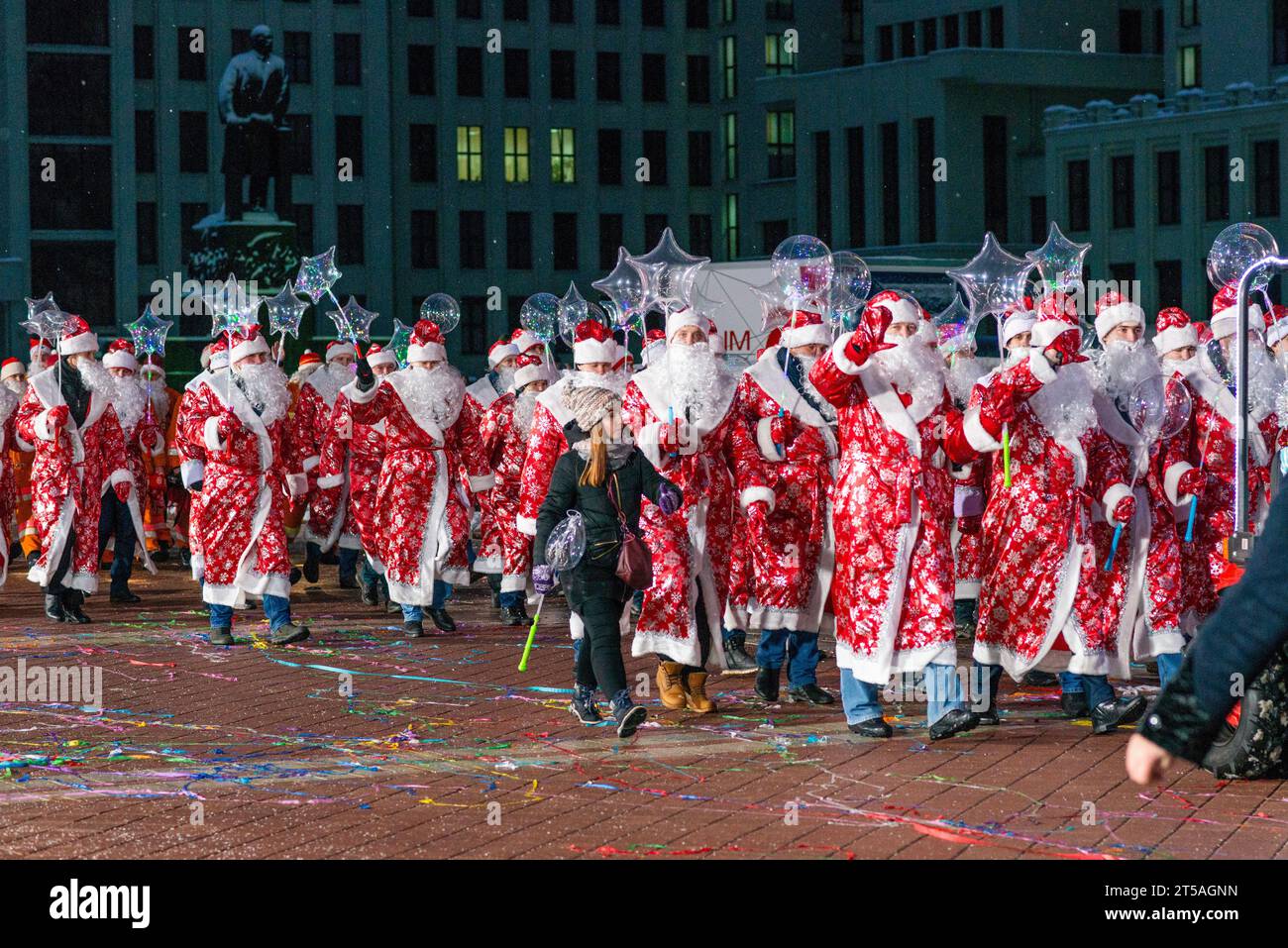 procession des fêtes du nouvel an du père noël 2024 Photo Stock Alamy