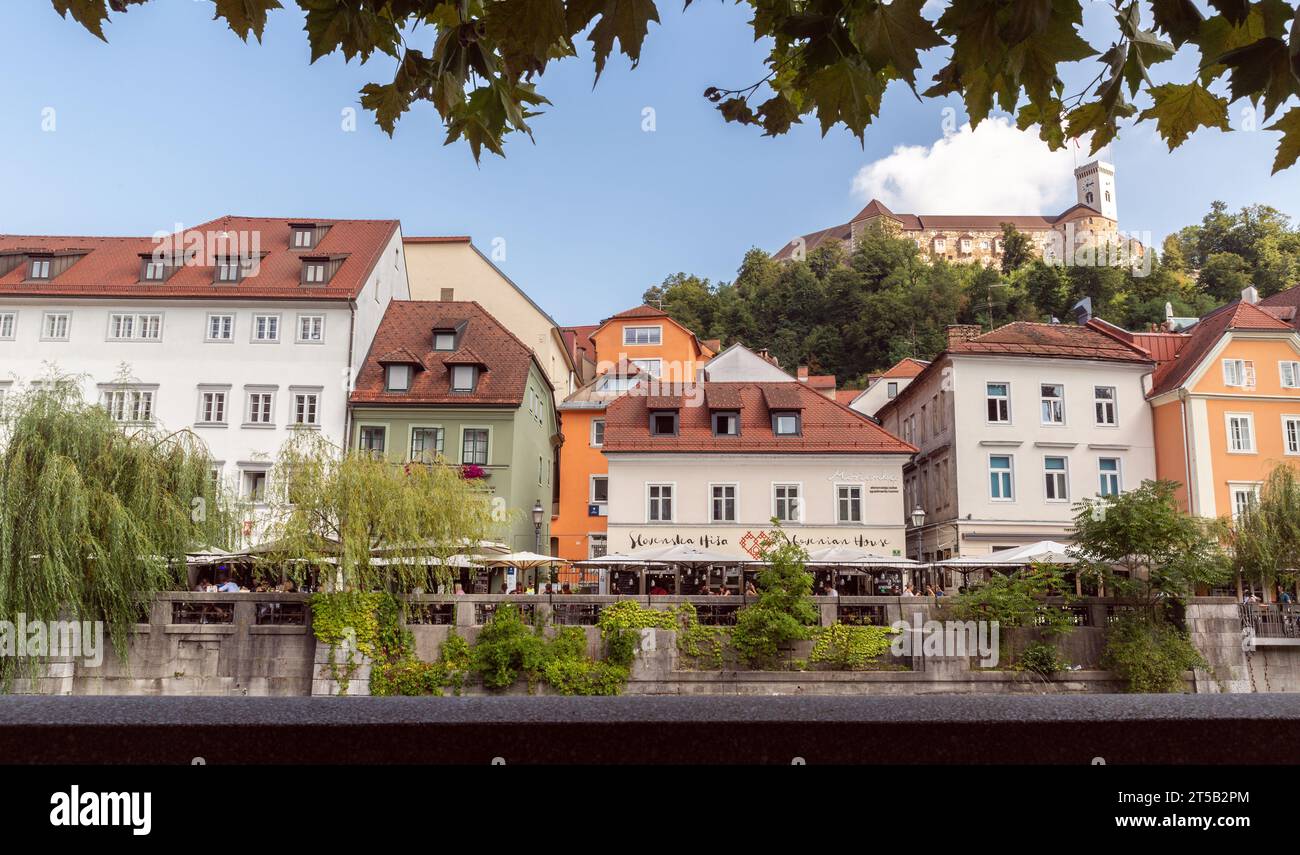 Architecture romantique et Château historique dans le centre-ville de Ljubljana, la capitale de la Slovénie 08,2019 Banque D'Images