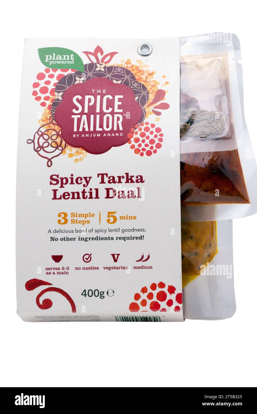 400gr Pack du Spice Tailor Classic Lentil Tarka Daal 3 étapes simples et prend 5 minutes. Un mélange de lentilles cuites, épices douces, tomates et ail Banque D'Images