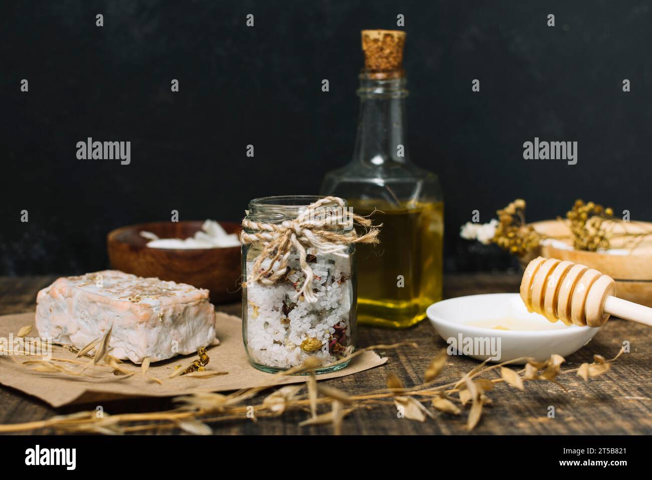 Pain de savon naturel au miel d'huile d'olive Banque D'Images