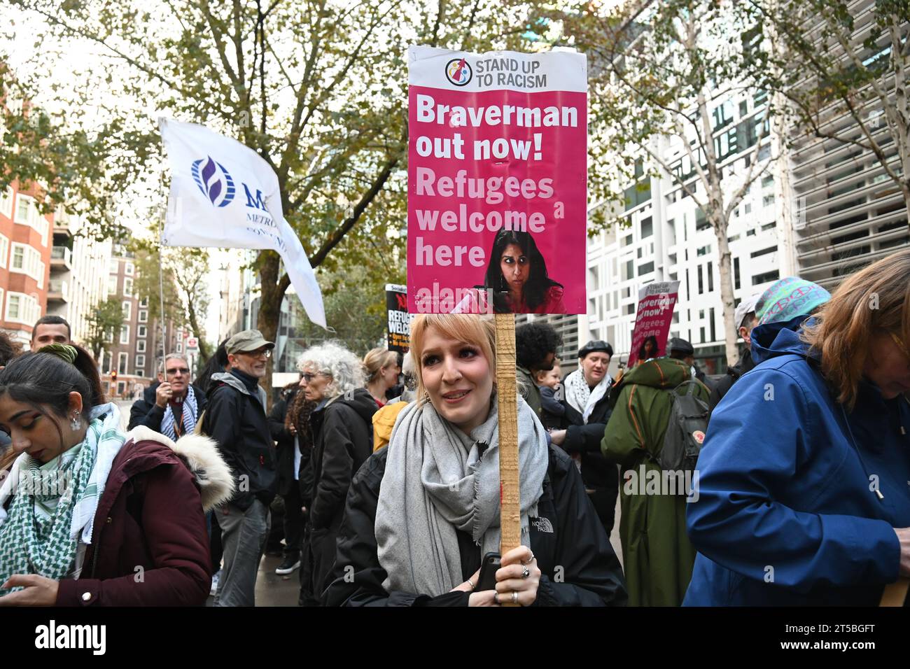 Siège social, Londres, Royaume-Uni. 4 novembre 2023. La protestation est contre l'utilisation d'un langage bouc émissaire par le gouvernement, et en particulier la secrétaire d'État Suella Braverman, qui attisse la haine et la peur, créant la division et ouvrant la porte aux racistes et à l'extrême droite. Il manifestera contre les politiques du gouvernement à l'égard des réfugiés et les attaques contre le droit de manifester. Crédit : Voir Li/Picture Capital/Alamy Live News Banque D'Images