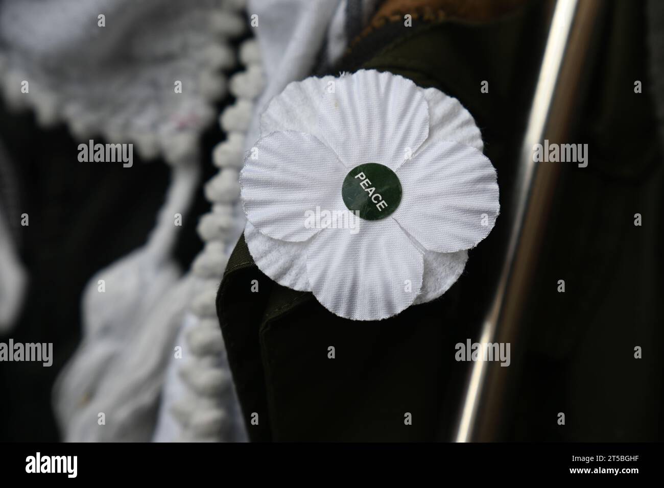 Siège social, Londres, Royaume-Uni. 4 novembre 2023. La protestation est contre l'utilisation d'un langage bouc émissaire par le gouvernement, et en particulier la secrétaire d'État Suella Braverman, qui attisse la haine et la peur, créant la division et ouvrant la porte aux racistes et à l'extrême droite. Il manifestera contre les politiques du gouvernement à l'égard des réfugiés et les attaques contre le droit de manifester. Crédit : Voir Li/Picture Capital/Alamy Live News Banque D'Images