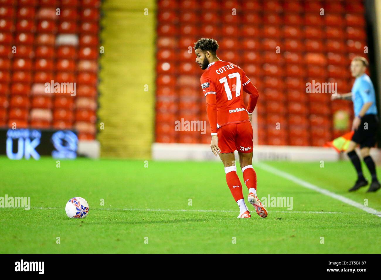 Oakwell Stadium, Barnsley, Angleterre - 3 novembre 2023 Barry Cotter (17) de Barnsley - pendant le match Barnsley v Horsham, Emirates FA Cup, 2023/24, Oakwell Stadium, Barnsley, Angleterre - 3 novembre 2023 crédit : Arthur Haigh/WhiteRosePhotos/Alamy Live News Banque D'Images