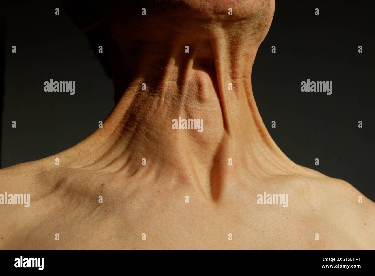 Les sentiments forts sont représentés par des muscles tendus et des tendons. Banque D'Images