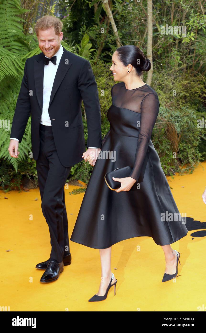 Le Prince Harry, Duc de Sussex et Meghan, Duchesse de Sussex assistent à la première européenne du Roi Lion à l'Odeon Leicester Square à Londres, en Angleterre. Banque D'Images