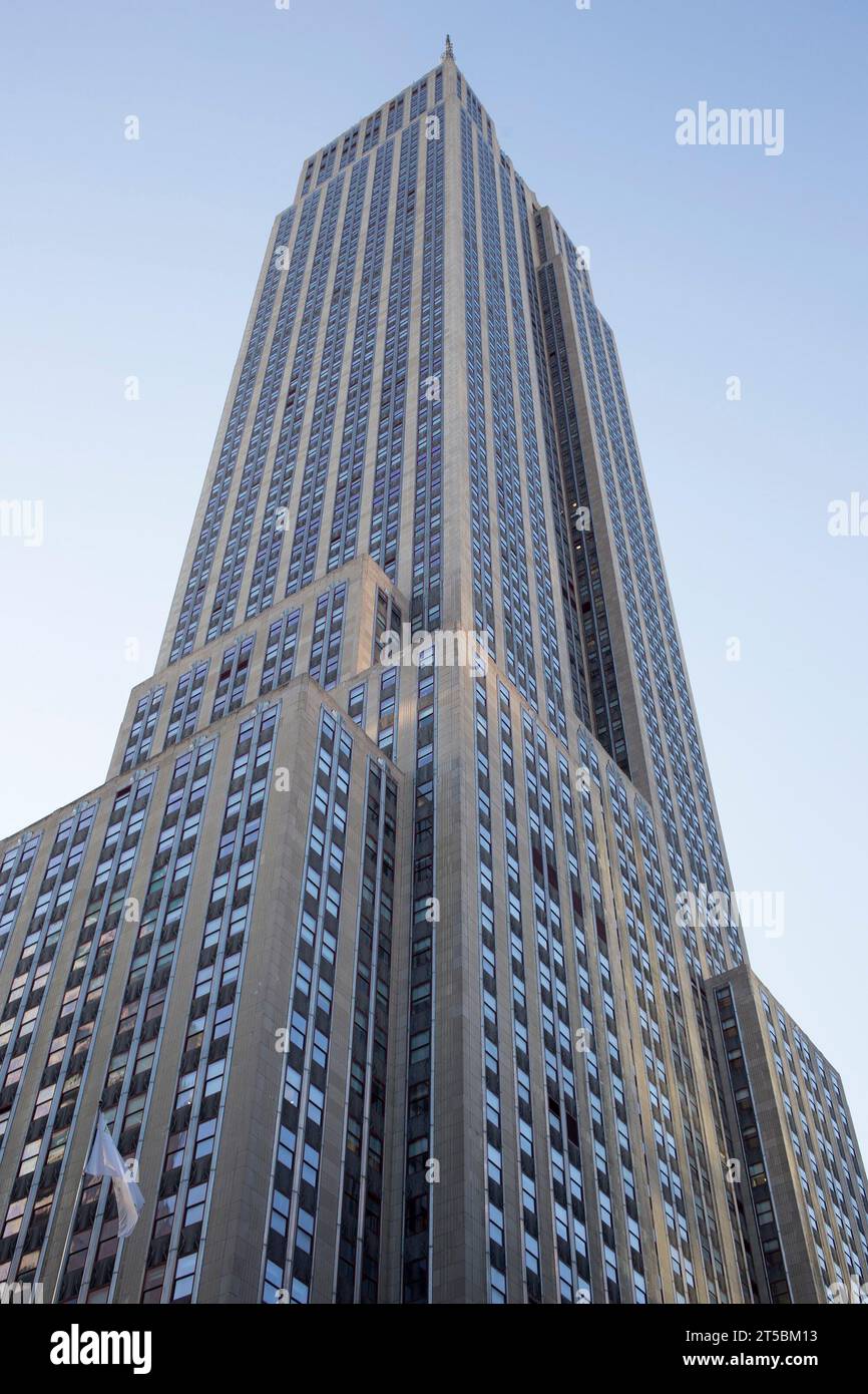 Une superbe photo de l'Empire State Building, l'un des monuments les plus emblématiques de New York. La photo capture l'emblématique art déco d Banque D'Images