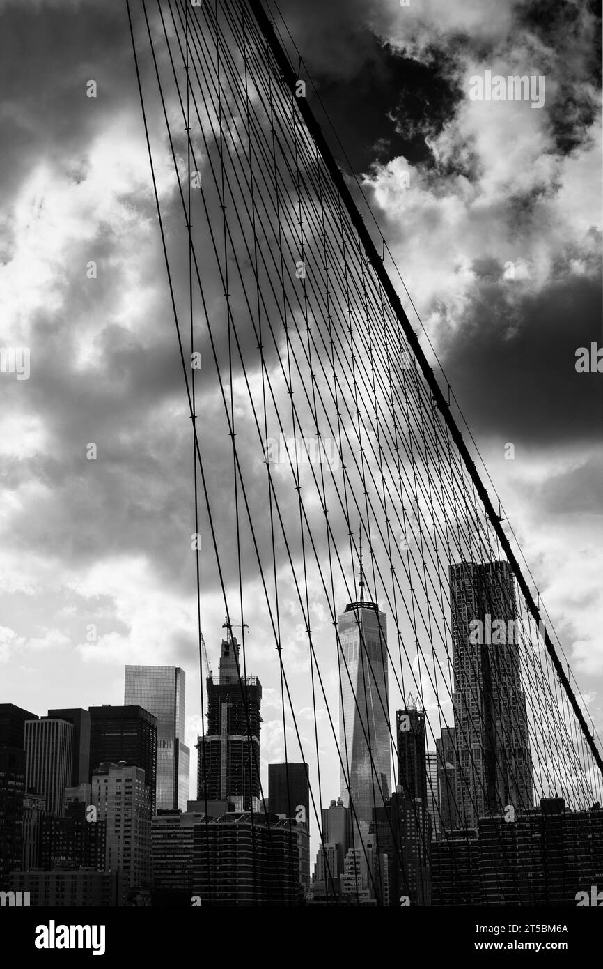 Une superbe photo du One World Trade Center, le plus haut bâtiment de l'hémisphère occidental. La photo capture le haut en flèche du célèbre gratte-ciel Banque D'Images