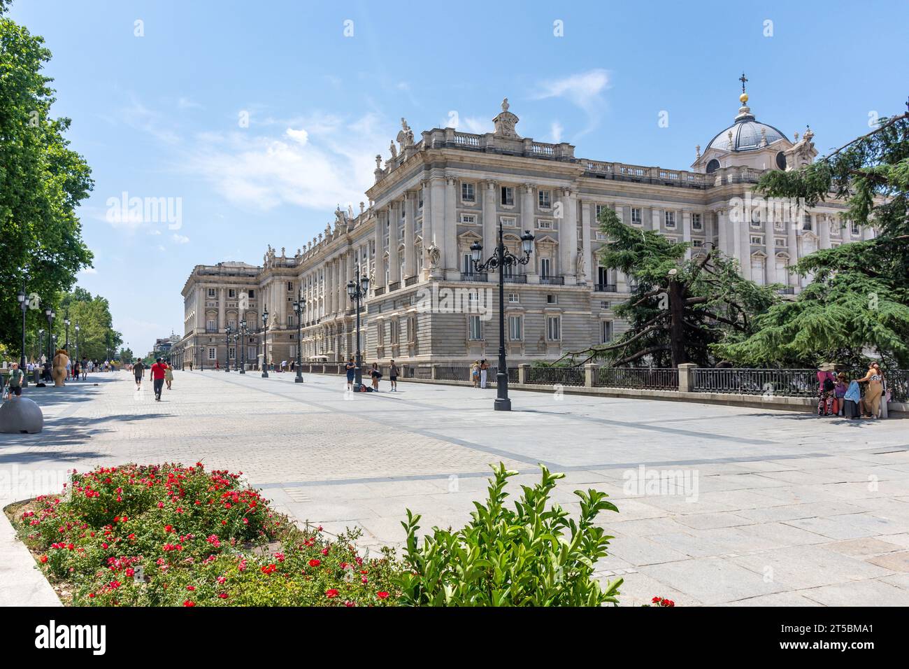 Palais royal de Madrid depuis Calle de Bailén, Centro, Madrid, Royaume d'Espagne Banque D'Images