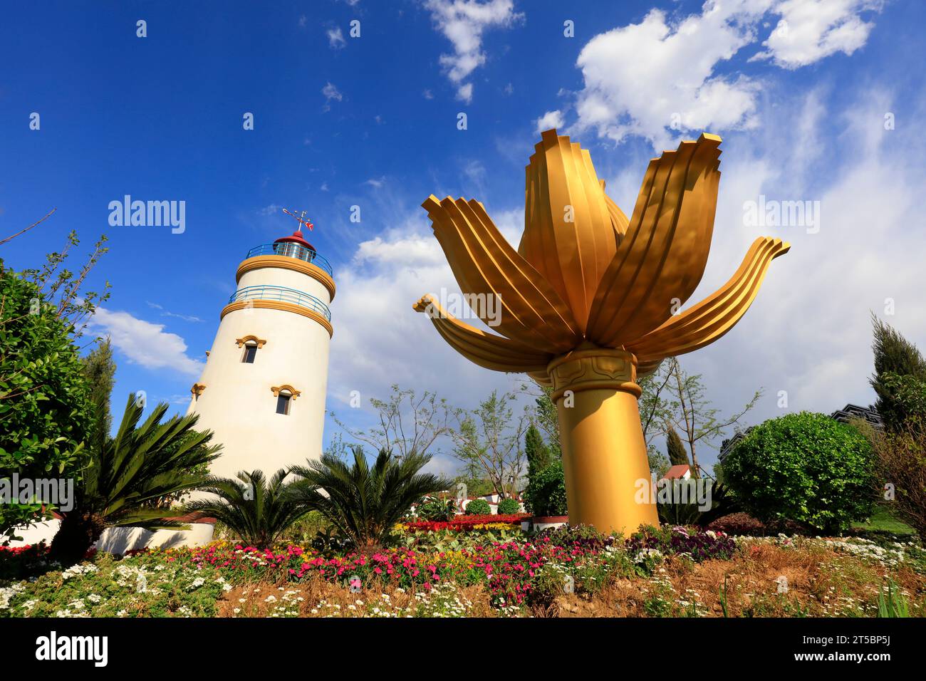 Phare de Macao Guia et paysage miniature de sculpture de Lotus dans un parc Banque D'Images