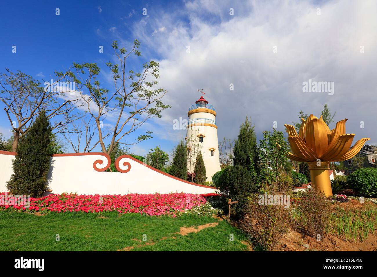 Phare de Macao Guia et paysage miniature de sculpture de Lotus dans un parc Banque D'Images