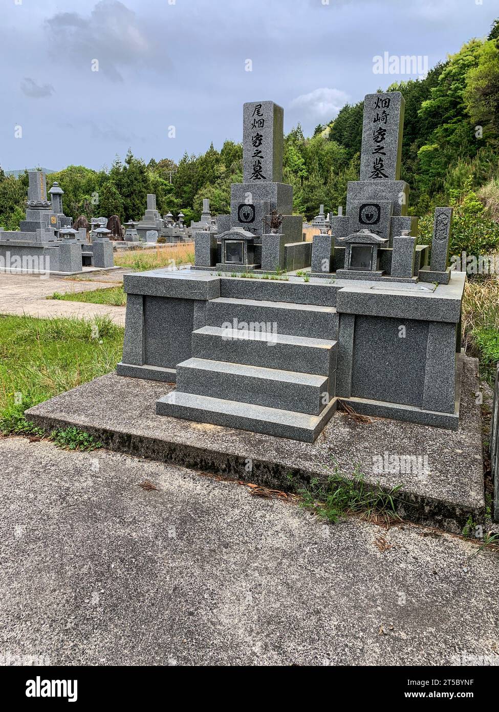 Japon, Kyushu. Marqueurs de tombe en route vers le temple bouddhiste Choan-ji. Péninsule de Kunisaki, préfecture d'Oita. Banque D'Images