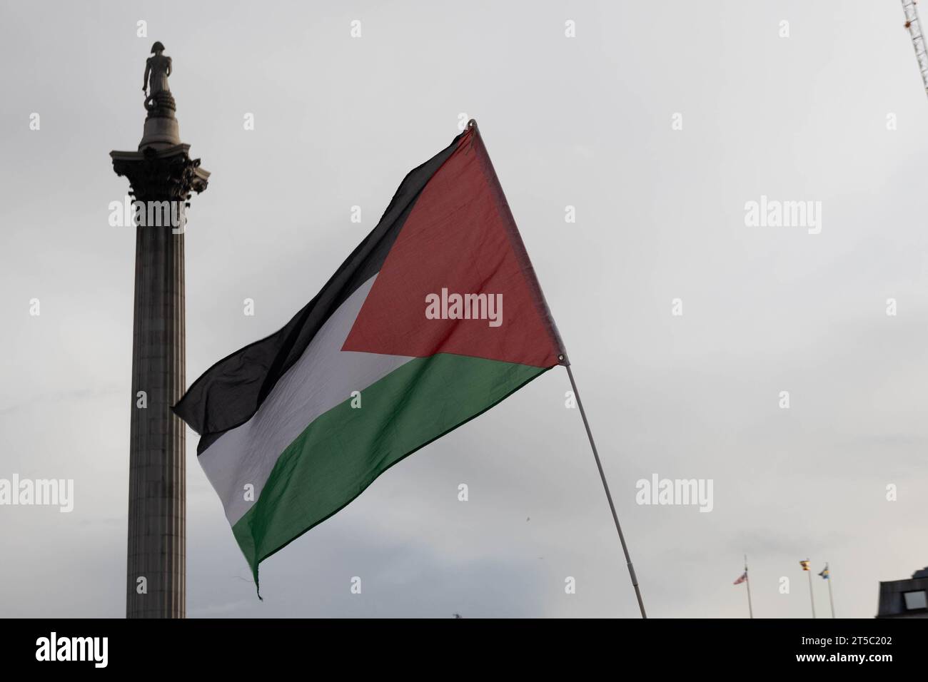 Les manifestants pro-palestiniens se sont rassemblés dans leur quartier pour soutenir la Palestine et un cessez-le-feu, puis se sont dirigés vers Trafalgar Square. Crédit : Sinai Noor/Alamy Live News Banque D'Images