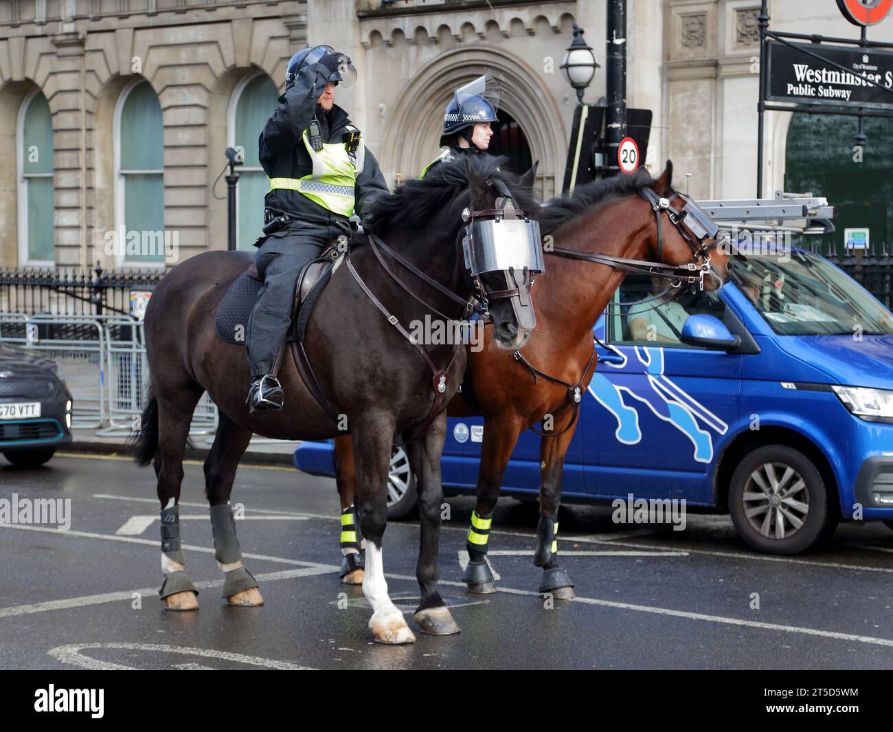 Londres, Royaume-Uni. 4 novembre 2023. En vue de la manifestation pro-palestinienne prévue, la police montée a montré sa présence à Westminster. Crédit : Uwe Deffner/Alamy Live News Banque D'Images