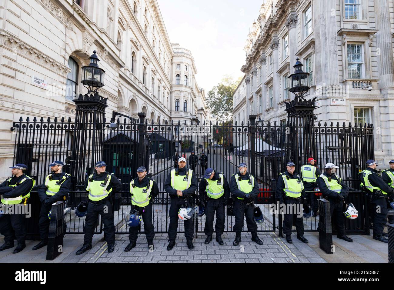 Des milliers de personnes se rassemblent dans le centre de Londres cet après-midi pour une marche de soutien à la Palestine. La marche a commencé de BBC près d'Oxford Circus à Downing Street Banque D'Images