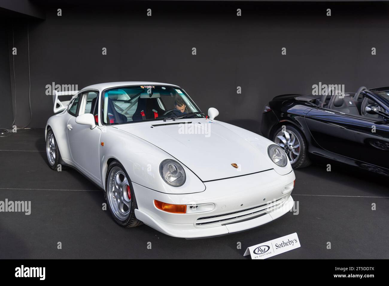 Paris, France - RM Sotheby's Paris 2020. Zoom sur une Porsche 911 Carrera RS Clubsport 1996 blanche. N° de châssis WP0ZZZ99ZSS390270. Banque D'Images