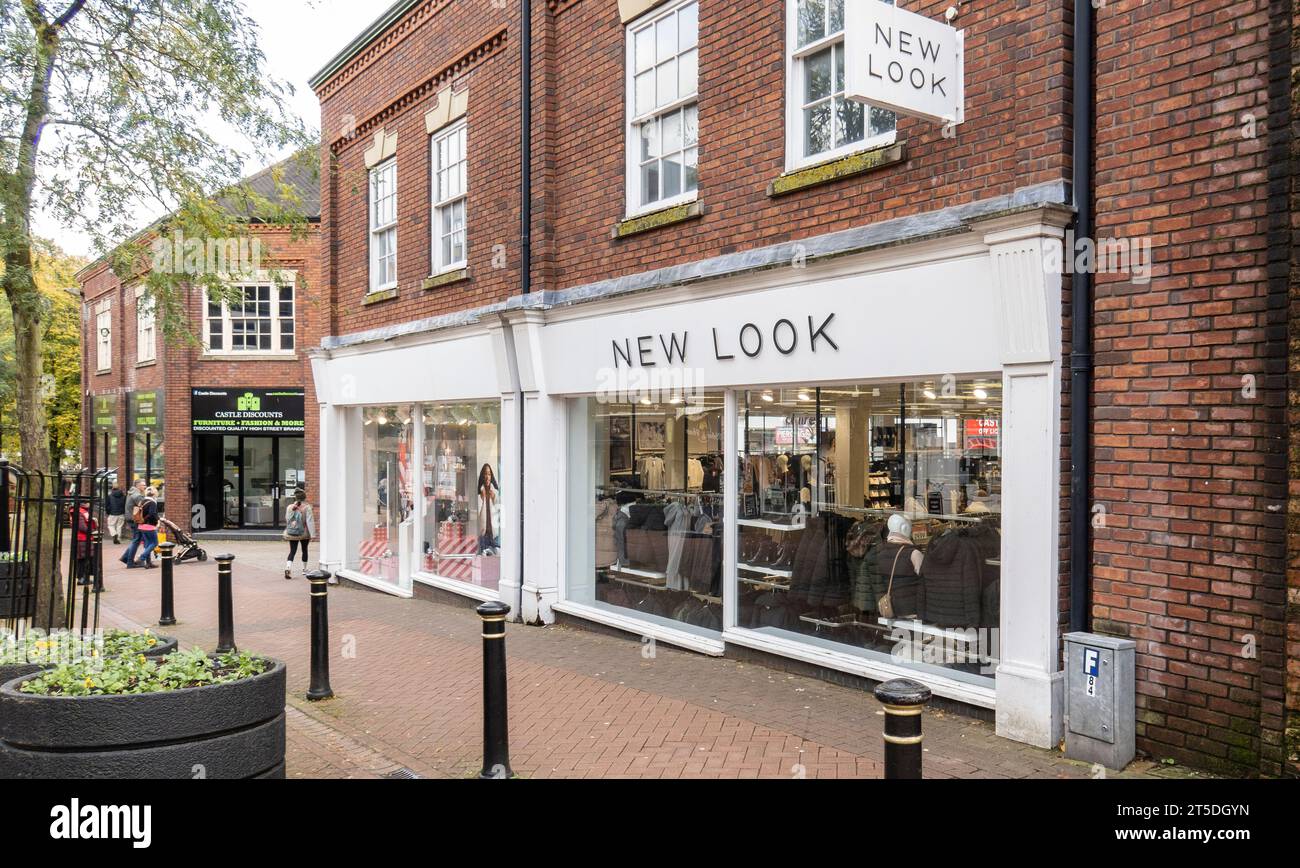 Newcastle-under-Lyme, Staffordshire-royaume-uni octobre, 20, 2023 le magasin de vêtements New look , shopping de grande rue Banque D'Images