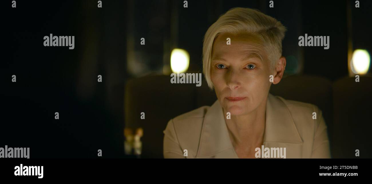 DATE DE SORTIE : 10 novembre 2023. TITRE : le tueur. STUDIO : Paramount Pictures. RÉALISATEUR : David Fincher. INTRIGUE : après un quasi-échec fatidique, un assassin affronte ses employeurs, et lui-même, dans une chasse à l'homme internationale qu'il insiste n'est pas personnel. AVEC TILDA SWINTON dans le rôle de l'expert. (Image de crédit : © Paramount Pictures/Entertainment Pictures/ZUMAPRESS.com) USAGE ÉDITORIAL SEULEMENT! Non destiné à UN USAGE commercial ! Banque D'Images