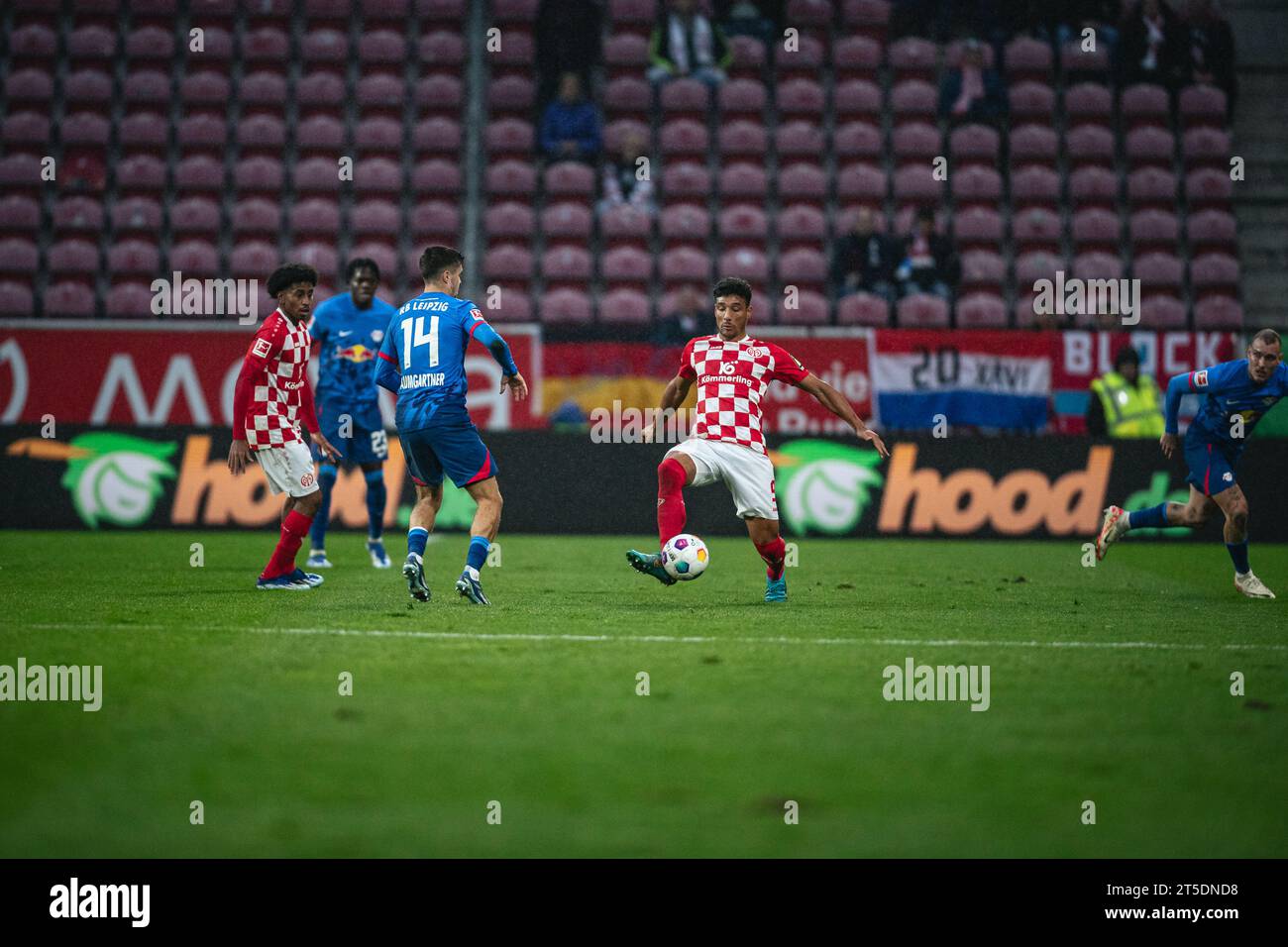 Mayence, Allemagne. 04 novembre 2023. MAINZ, ALLEMAGNE - 4. Novembre : 9 Onisiwo Karim lors du match de Bundesliga entre 1.FSV Mainz 05 et RB Leipzig à MEWA Arena le 4. Novembre 2023 à Mayence, Allemagne. (Photo de Dan O'Connor/ATP images) (O'CONNOR Dan/ATP/SPP) crédit : SPP Sport Press photo. /Alamy Live News Banque D'Images