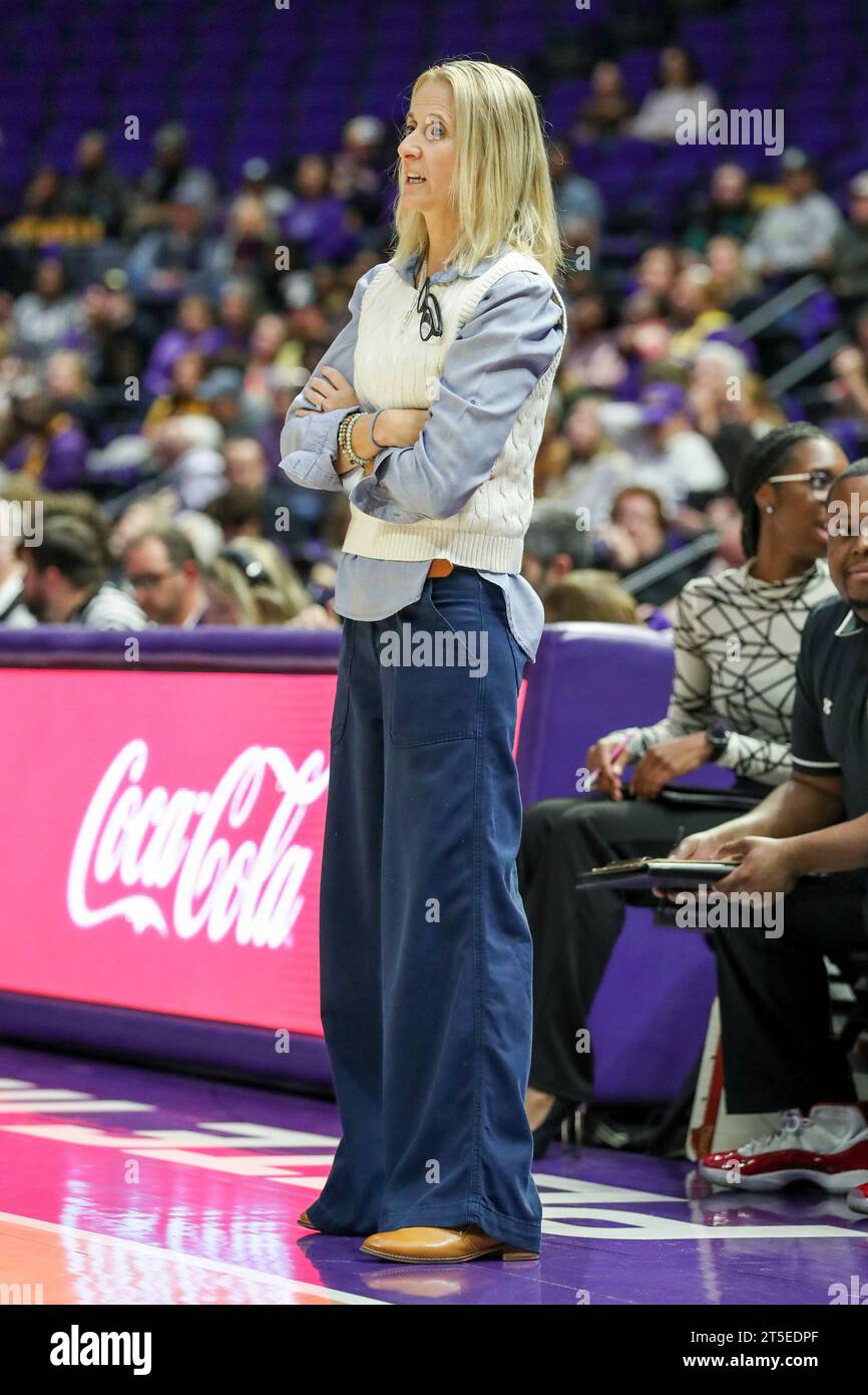 November 01, 2023: Loyola Head Coach Kellie Kennedy watches as her team plays during an exhibition NCAA Women's Basketball game between the Loyola Wolf Pack and the LSU Tigers at the Pete Maravich Assembly Center in Baton Rouge, LA. Jonathan Mailhes/CSM (Credit Image: © Jonathan Mailhes/Cal Sport Media) (Cal Sport Media via AP Images) Banque D'Images