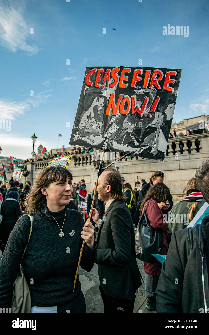 Londres, Royaume-Uni - 3 novembre 2023 : rassemblement pro-palestinien à Trafalgar Square. Banque D'Images