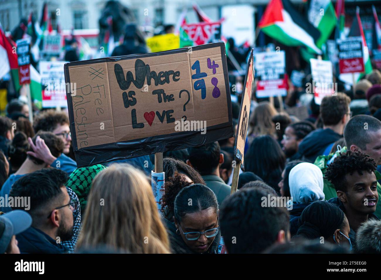 Londres, Royaume-Uni - 3 novembre 2023 : rassemblement pro-palestinien à Trafalgar Square. Banque D'Images