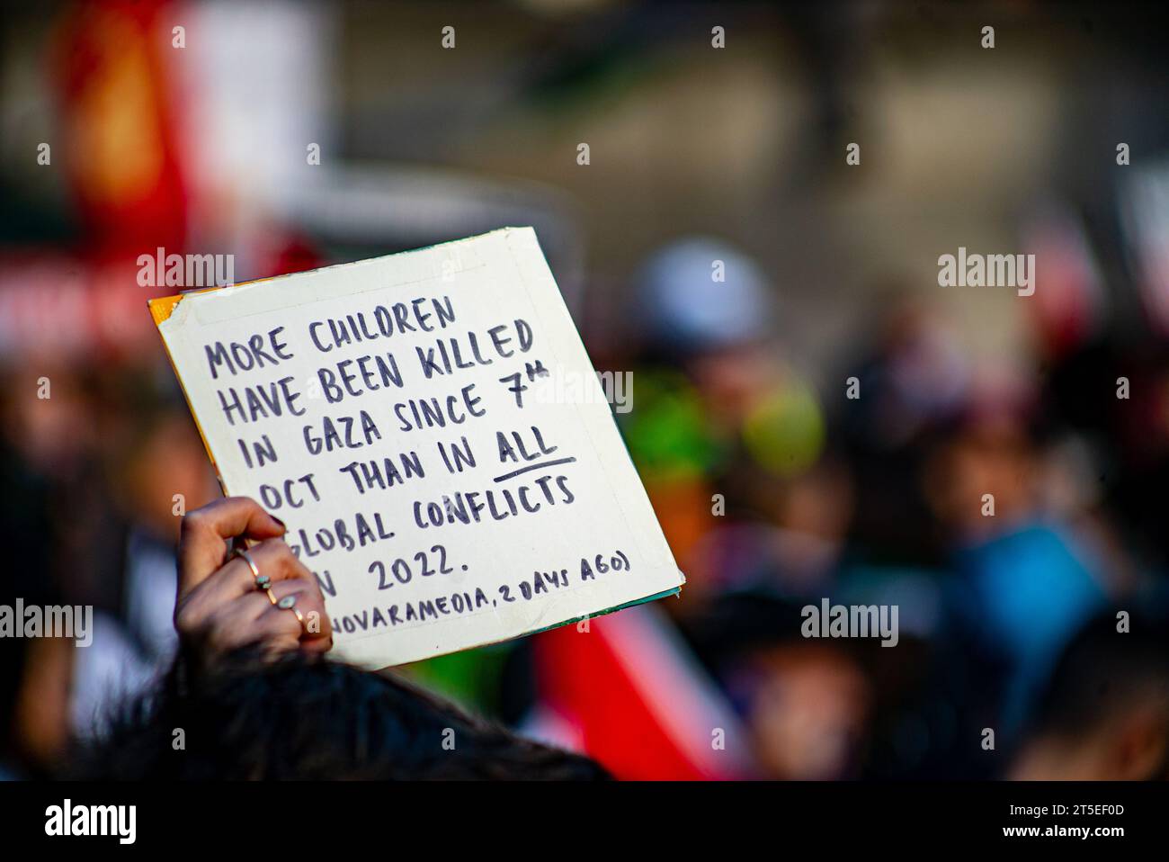 Londres, Royaume-Uni - 3 novembre 2023 : rassemblement pro-palestinien à Trafalgar Square. Banque D'Images