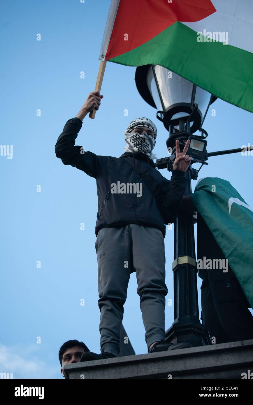 Londres, Royaume-Uni - 3 novembre 2023 : rassemblement pro-palestinien à Trafalgar Square. Banque D'Images