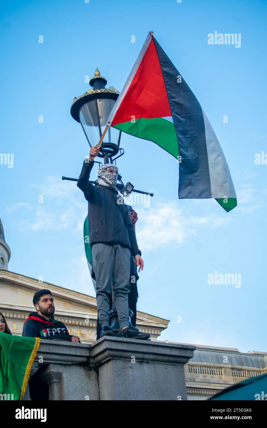 Londres, Royaume-Uni - 3 novembre 2023 : rassemblement pro-palestinien à Trafalgar Square. Banque D'Images