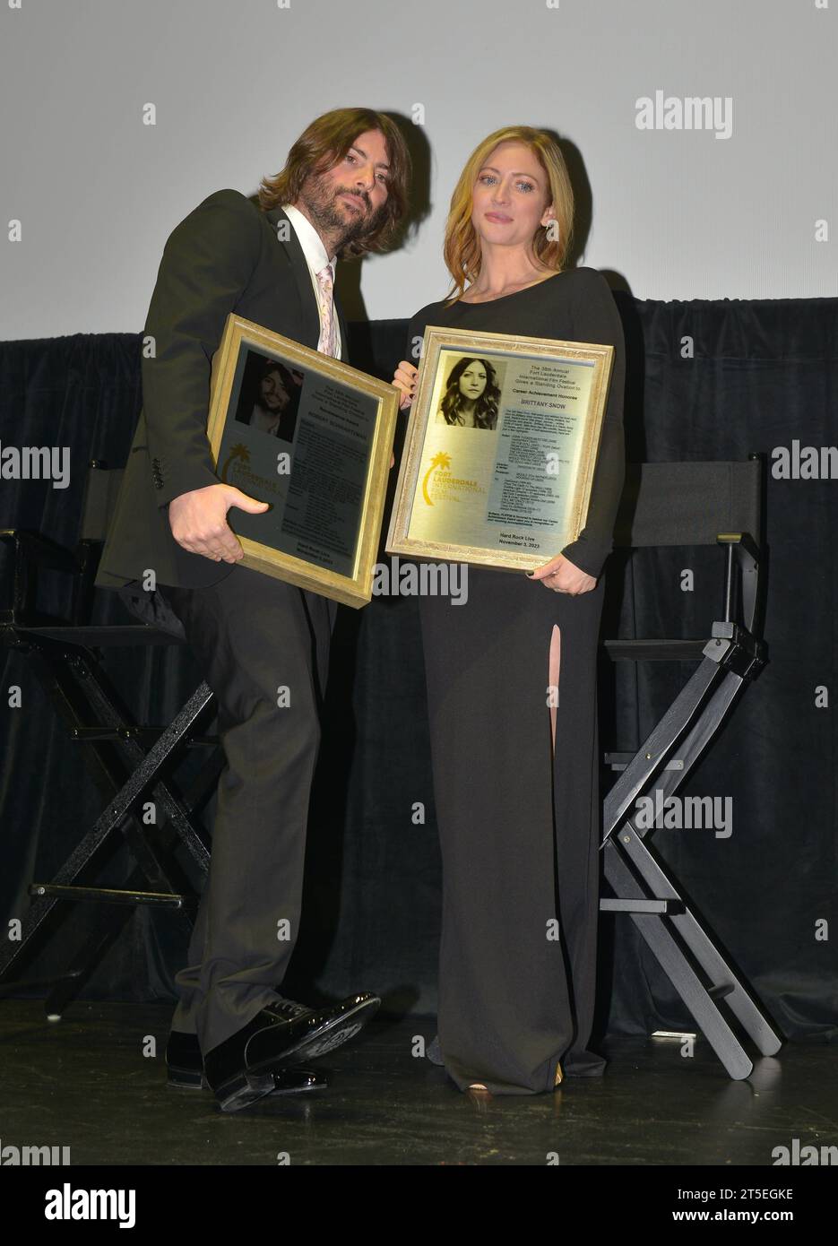 HOLLYWOOD, FLORIDE - 03 OCTOBRE : le réalisateur de The Good Half Robert Schwartzman et l'actrice Brittany Snow reçoivent des Career Achievement Awards lors de la soirée d'ouverture du 38e Festival international du film de fort Lauderdale au Seminole Hard Rock Hotel & Casino, Hollywood le 03 octobre 2023 à Hollywood, Floride. Copyright : xmpi10x crédit : Imago/Alamy Live News Banque D'Images